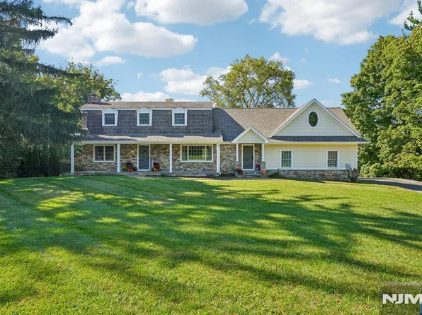 724 Ewing Avenue, Franklin Lakes, NJ 07417