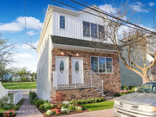 28 Shaughnessy Ln, Staten Island, NY 10305
