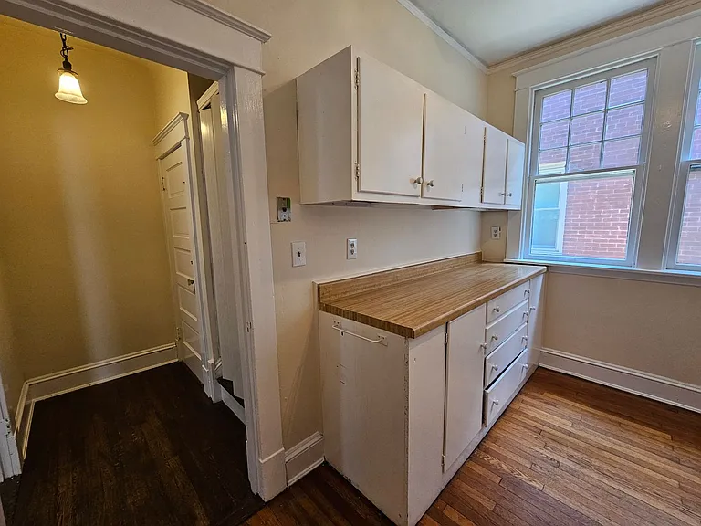 537 Washington Park — Photo 7