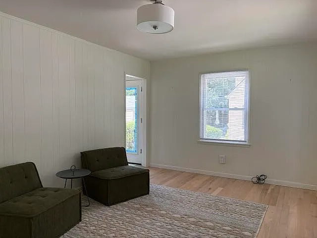 715 Linda Vista St — Photo 2