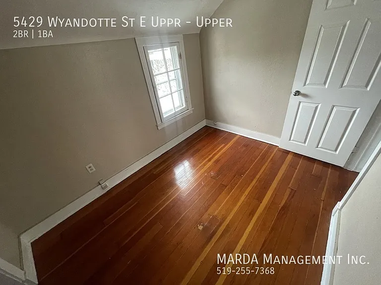 5429 Wyandotte St E #UPPER — Photo 5