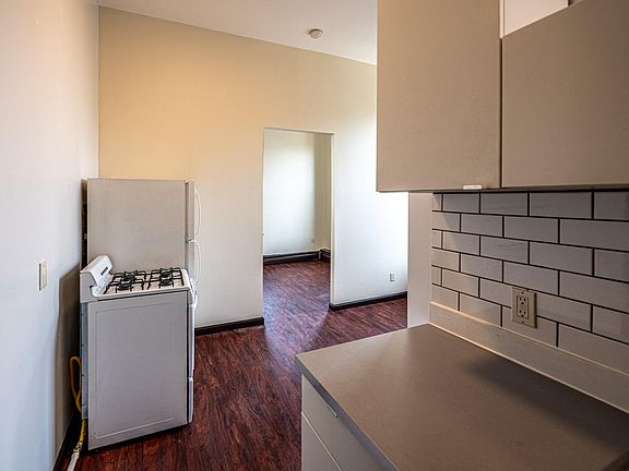 5th image of 132 W Court St APT 15