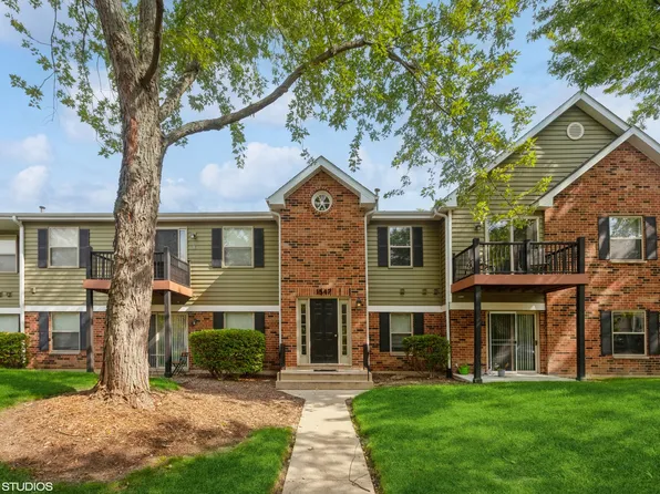 1547 Raymond Dr APT 202, Naperville, IL 60563