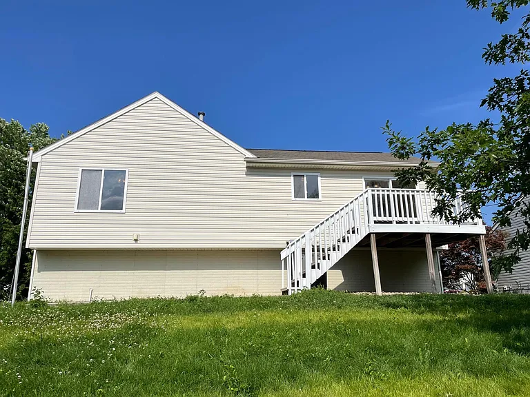 7832 S 159th St — Photo 3