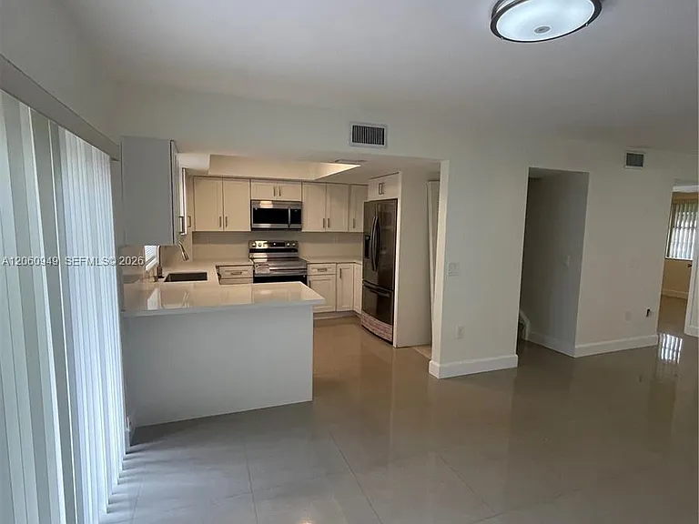 12370 SW 52nd Pl — Photo 5