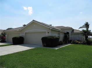 11268 Lakeland Cir, Fort Myers, FL 33913