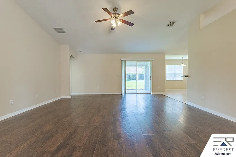 4 bed, 3.0 bath, 3201 sqft, $2,450 — Photo 4
