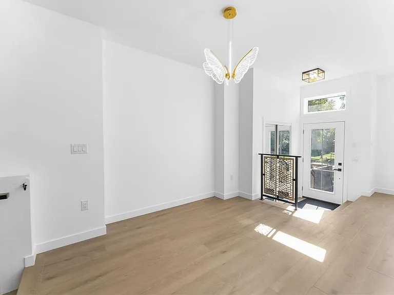 115 Blenheim Ave — Photo 8