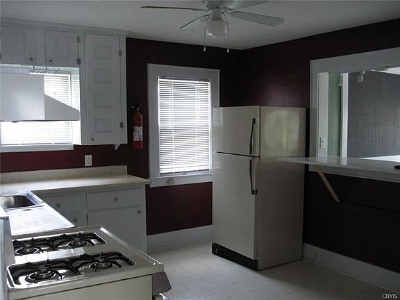 3rd image of 300 Plymouth Dr