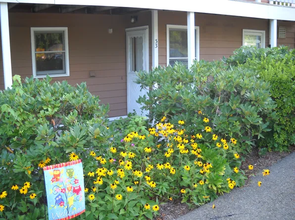 33 Senior Dr, Monroe, CT 06468