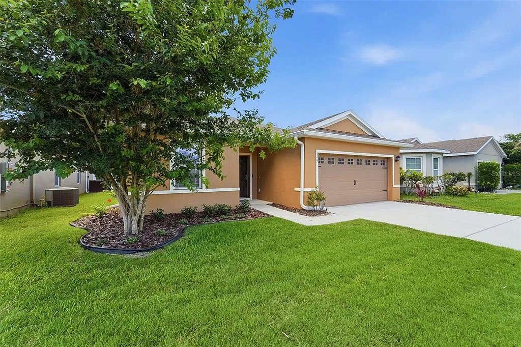 4 bed, 2.0 bath, 1842 sqft, $2,200 — Photo 4