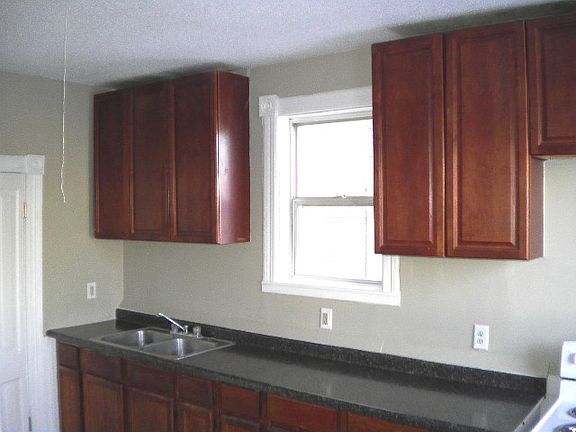 4th image of 897 Edmund Avenue