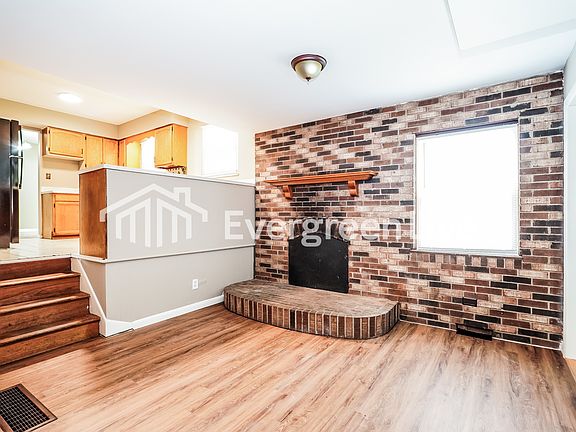 3rd image of 2644 Queensway Dr