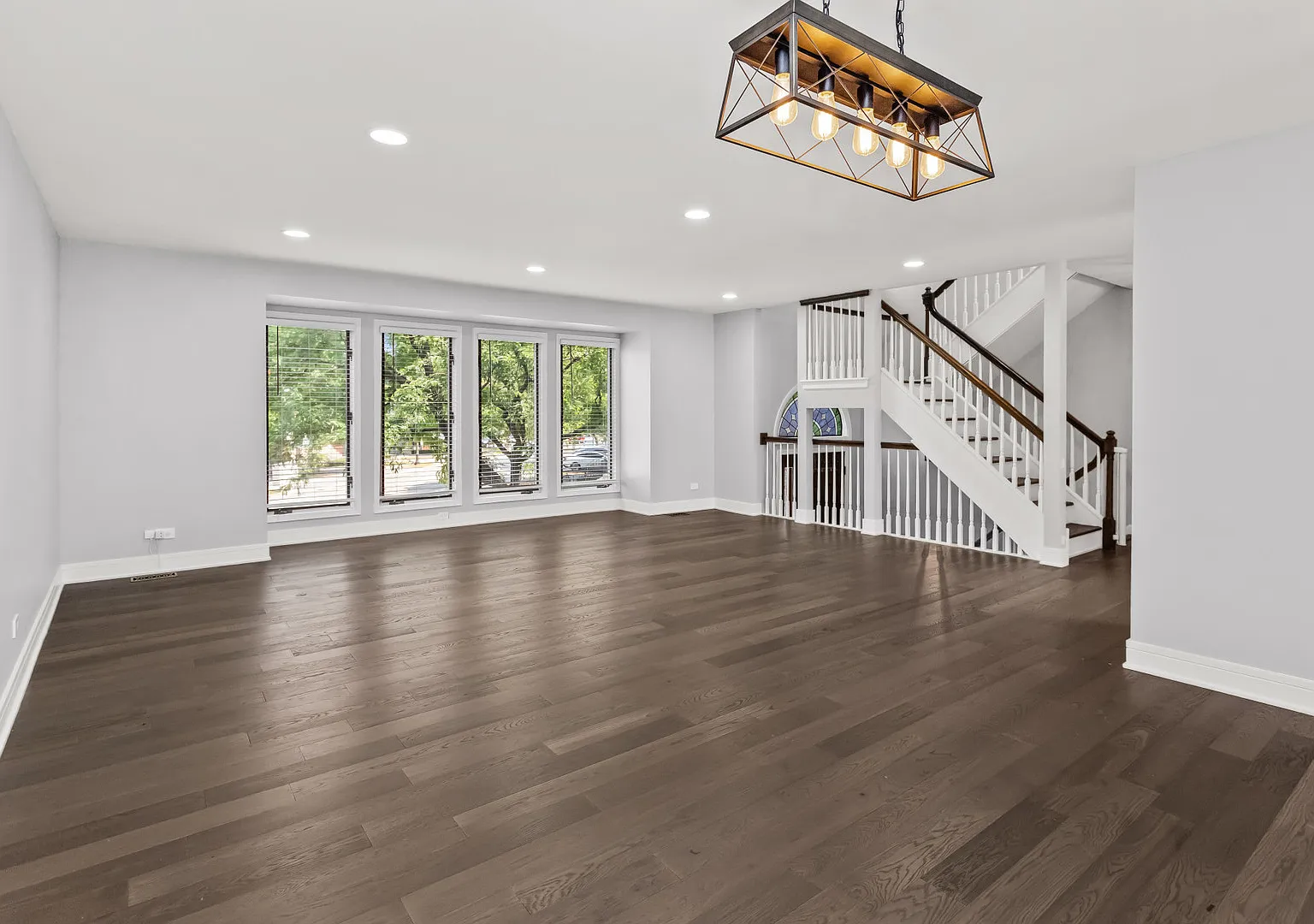 4 bed, 3.5 bath, 2750 sqft, $3,200 — Photo 2