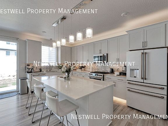 4th image of 2561 N Geranium Dr