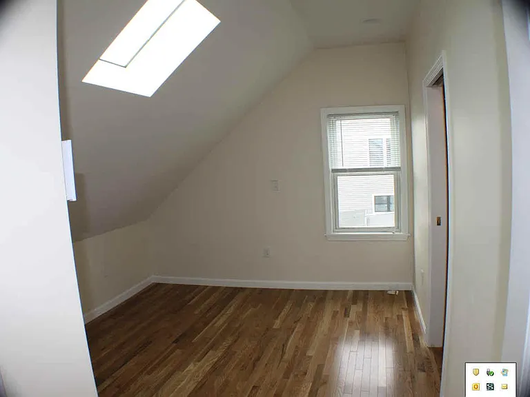 8 Wesley St #2 — Photo 2