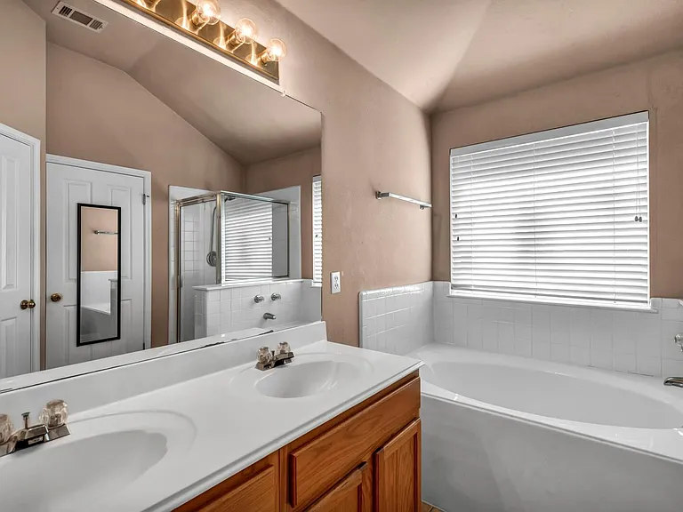5700 Lomita Verde Cir — Photo 12