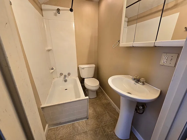 1307 N Roosevelt Ave — Photo 9