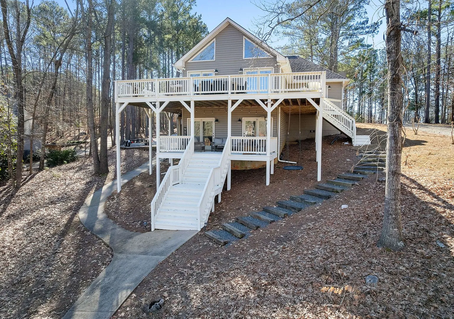 Lakefront Oconee Home — Photo 1