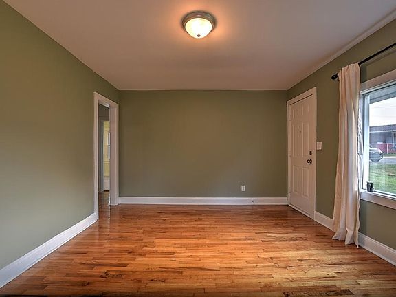 4th image of 2153 Stadium Dr