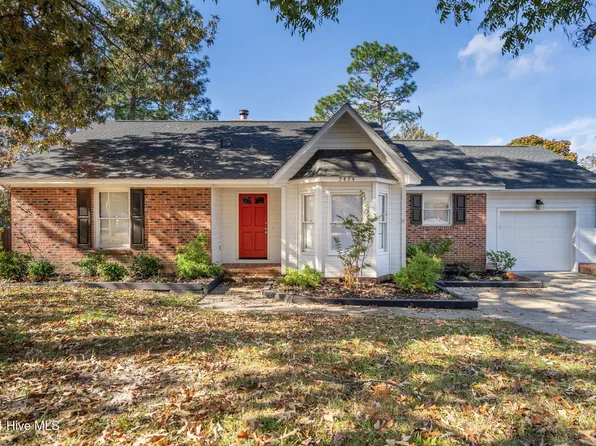 7474 Fairpoint Drive, Fayetteville, NC 28314