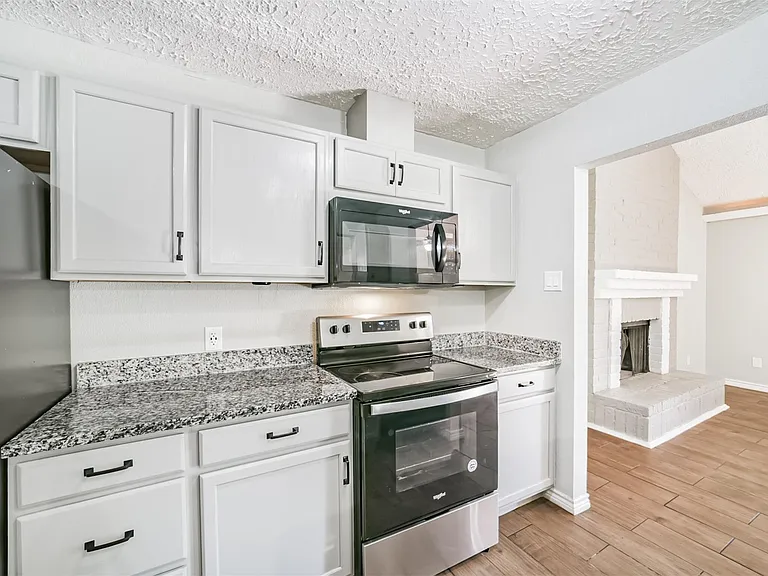 22203 Fincastle Dr — Photo 11