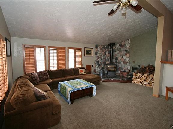 3rd image of 46807 Skyview Dr