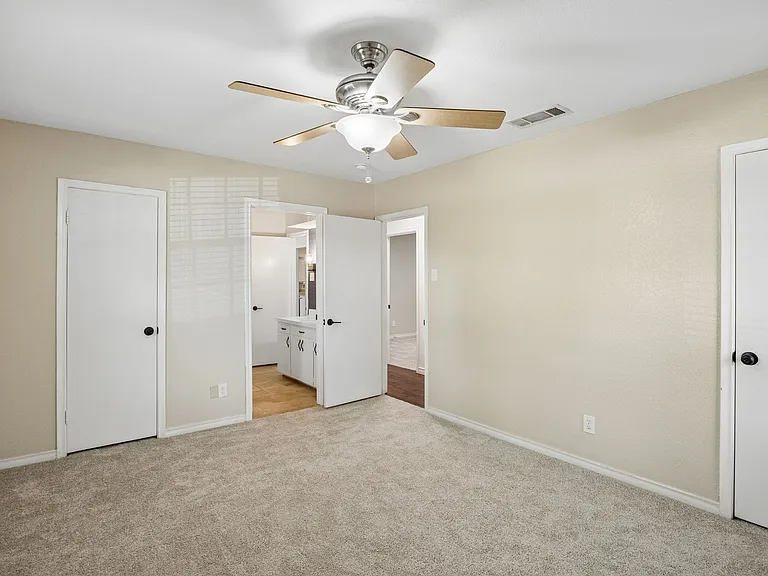 9734 Queenswood Ln — Photo 25