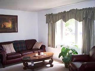 5th image of 616 W Plymouth St