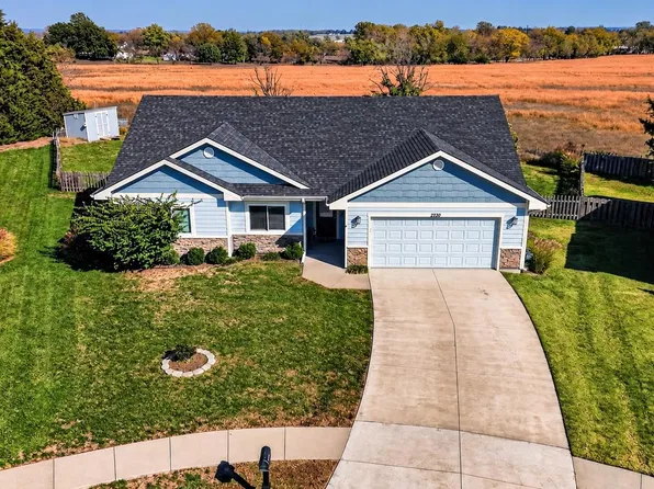 2230 SE Baldwin Ct, Topeka, KS 66605