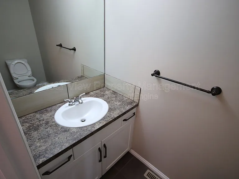 704 Mount Sundance Ln W — Photo 8
