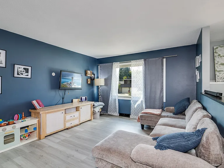 6909 Bomar Dr — Photo 2