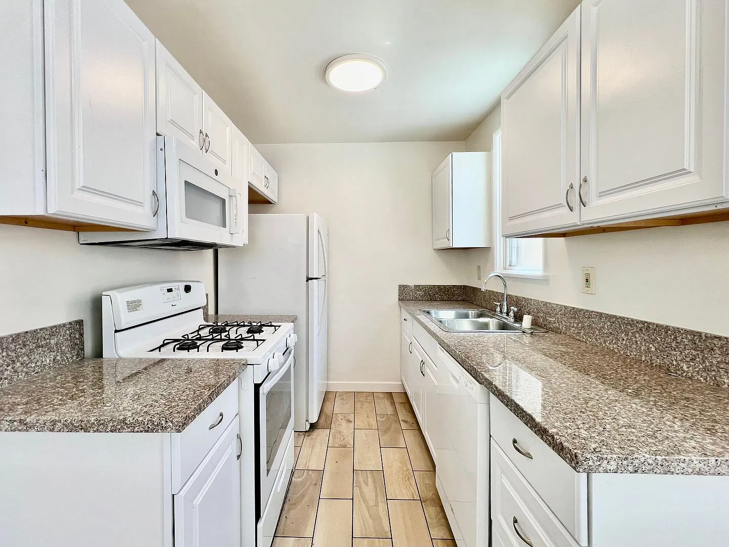 14558 Dickens Street — Photo 4