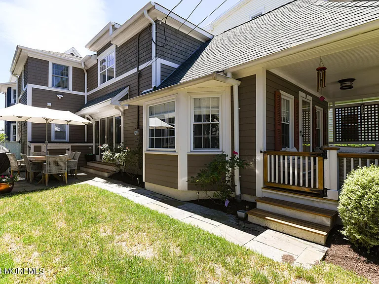 94 Embury Ave — Photo 31