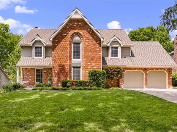 11530 Hemlock St, Overland Park, KS 66210