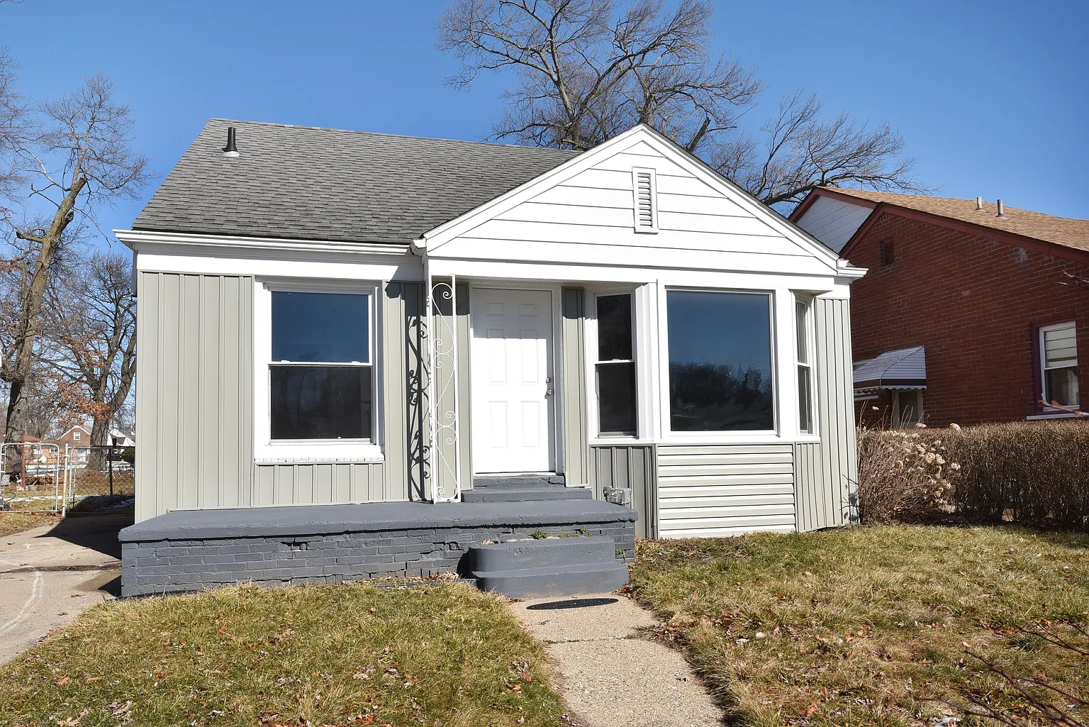 8040 Cloverdale Ave photo 1