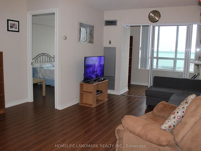 7 Bishop Ave #304 — Photo 13
