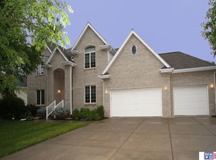 6800 Shadow Ridge Rd, Lincoln, NE 68512