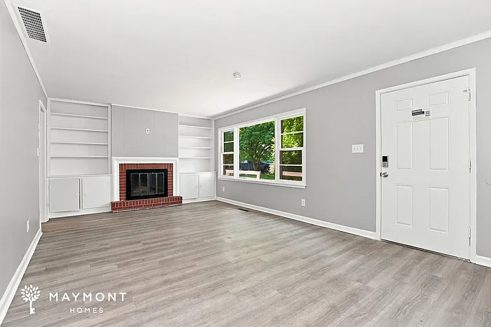3 bed, 2.0 bath, 1356 sqft, $2,000 — Photo 4