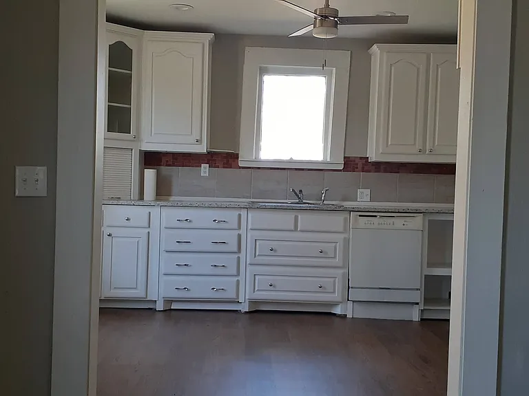 1521 E Cannon St — Photo 33