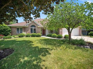 12002 Hampton Wood Dr, Fort Wayne, IN 46845