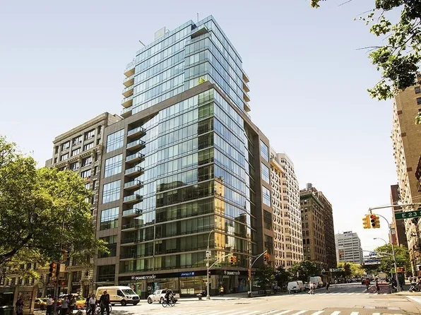 300 East 23rd Street image 7 of 9