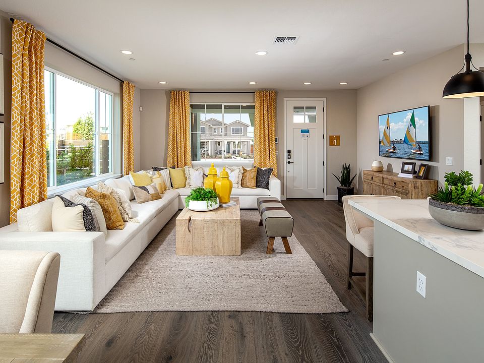 Living Room of Horizon at One Lake in Fairfield, CA by Brookfield Residential