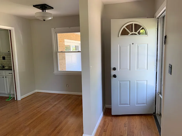 1109 Clague St — Photo 5