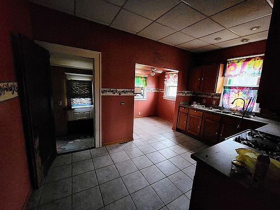 5th image of 502 Smith St