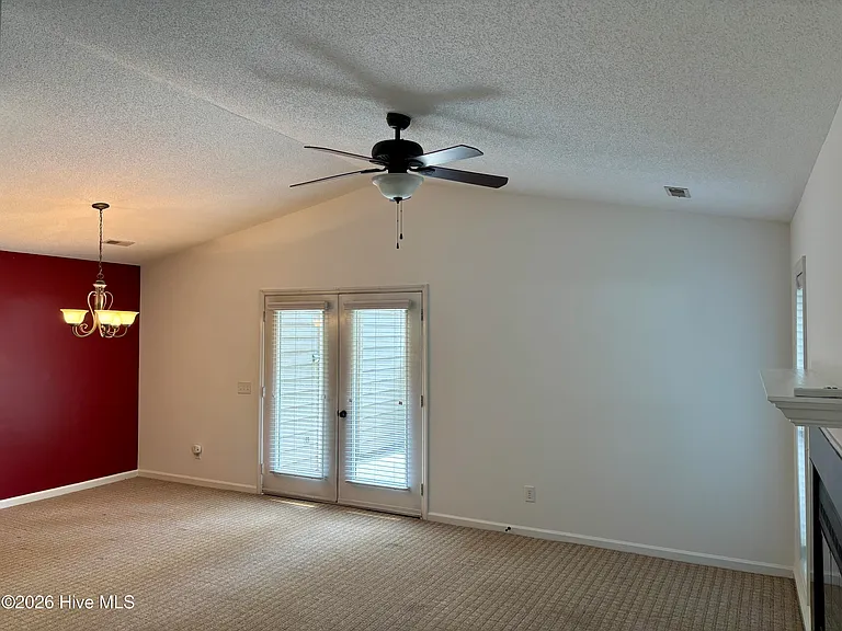 143 Pine Branches Close — Photo 3