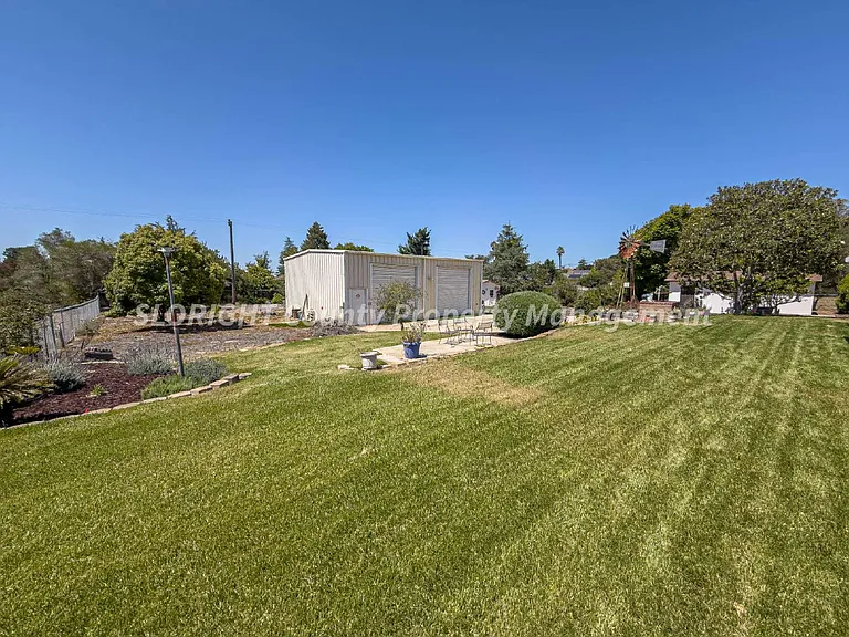 204 Ruby Ln — Photo 32