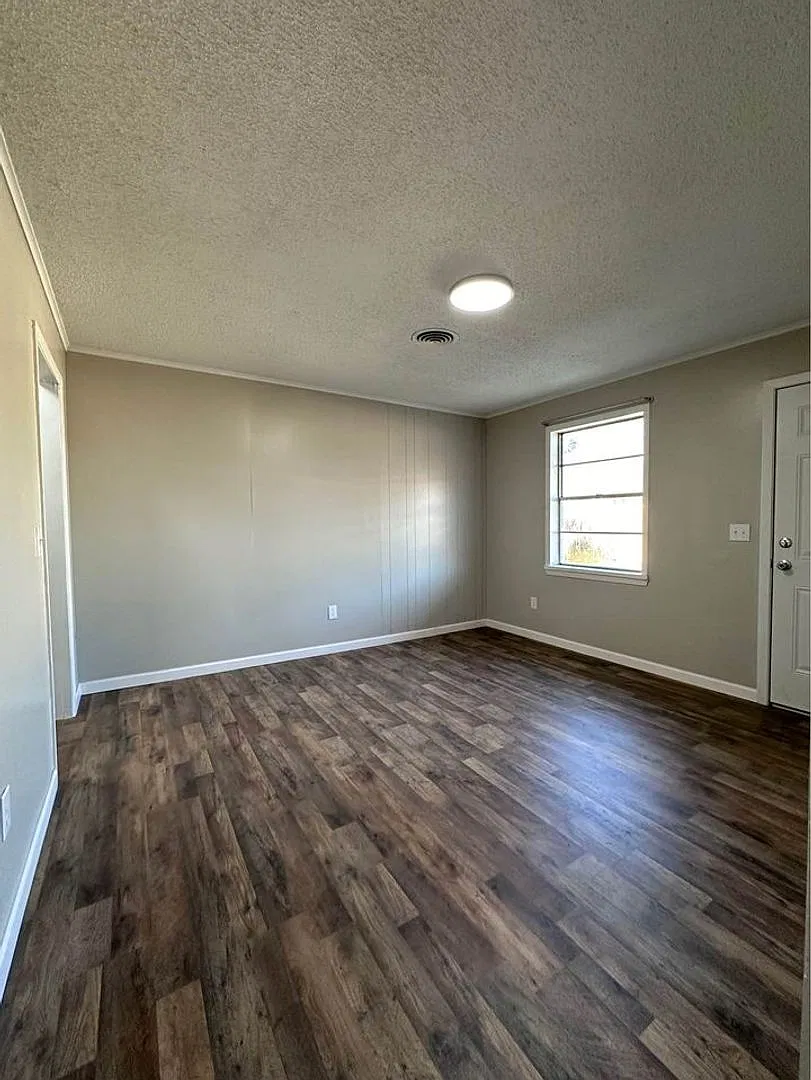 MoveIn Ready 3BR Home with Fenced Backyard & Carport — Photo 3