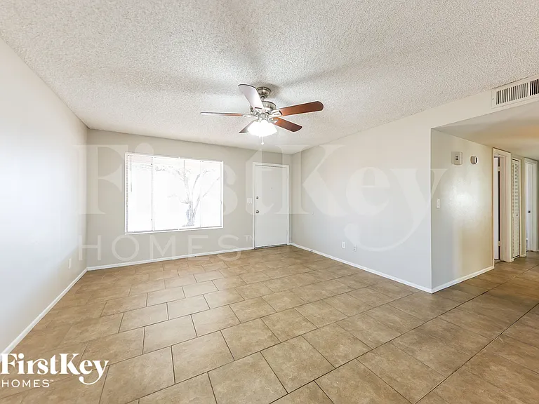 5031 W Windrose Dr — Photo 3