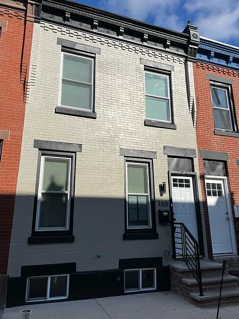 165 W Palmer St
